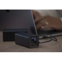 Acamar powerbank do laptopa o pojemności 20 000 mAh i mocy 70 W z aluminium z recyklingu / Czarny 12444090