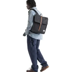 Herschel City plecak z materiałów z recyklingu o pojemności 16 l / Czarny 12075390