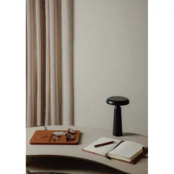 Lampka na biurko VINGA Avery / Czarny VG650-03