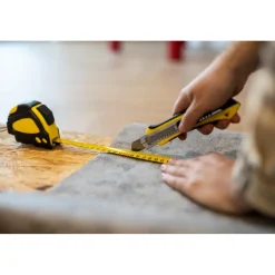 Nóż do tapet z mechanizmem zabezpieczającym, zapasowe ostrza w komplecie | Sutton / żółty V7237-08