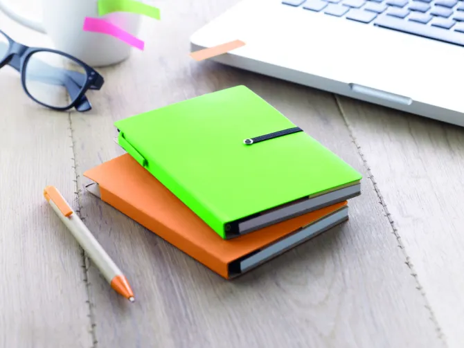 Notes z recyklingu / Zielony MO9213-09