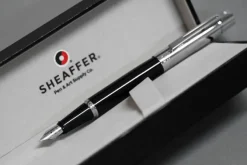 Pióro wieczne Sheaffer kolekcja 300, czarny/chrom, wykończenia chromowane, etui prezentowe / Czarny EXP9314PN-CZ