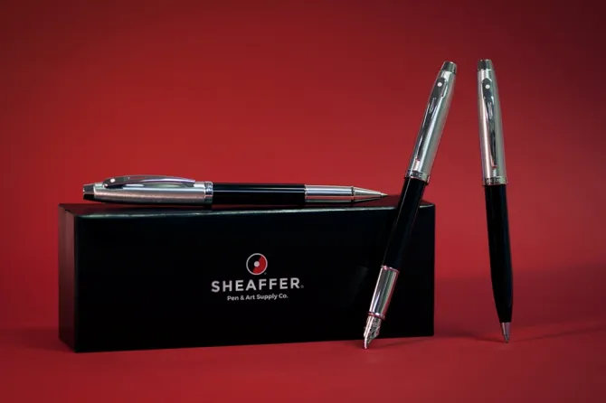 Pióro wieczne Sheaffer kolekcja 100, czarne/chrom, wykończenia chromowane, etui prezentowe / Czarny EXP9313PN-CZ