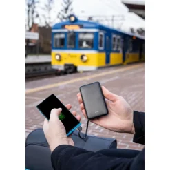 Power bank 5000 mAh ze zintegrowanymi kablami, adapter w komplecie | Presley / Czarny V0905-03