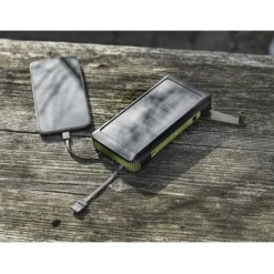 Soldy powerbank solarny o pojemności 10 000 mAh z dynamem wykonany z tworzyw sztucznych pochodzących z recyklingu z certyfika / Zieleń wojskowa 12434664