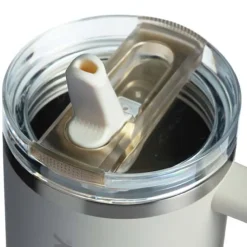Stanley Quencher® ProTour 1180 ml termoizolowany kubek ze słomką, wykonany z recyklingowanej stali nierdzewnej / Kremowy 10097910